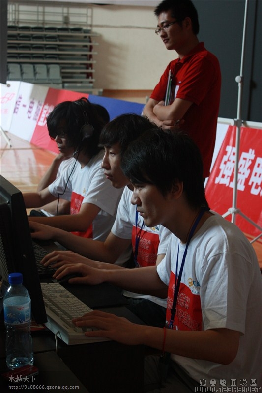 war3选手在比赛.jpg